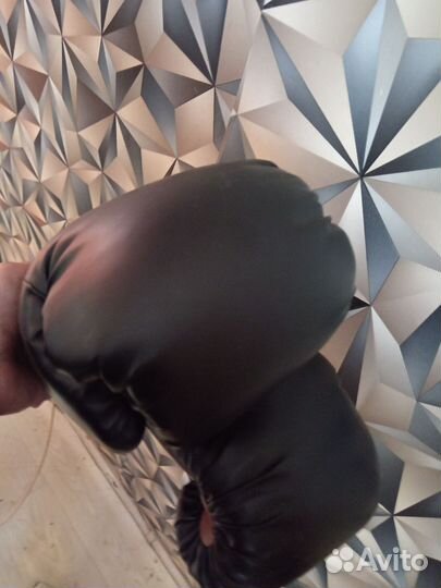 Боксерские перчатки