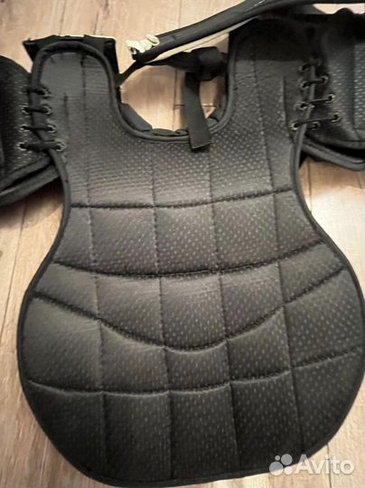 Вратарский нагрудник bauer