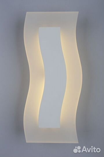 Бра настенный металлический со стеклом