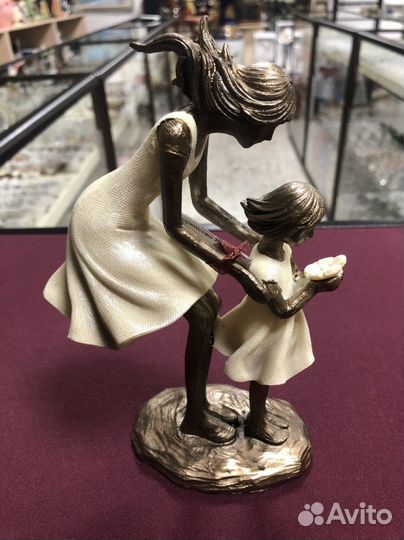 Статуэтка. Нежность. Материнство