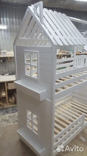 Детская кровать с бортиком