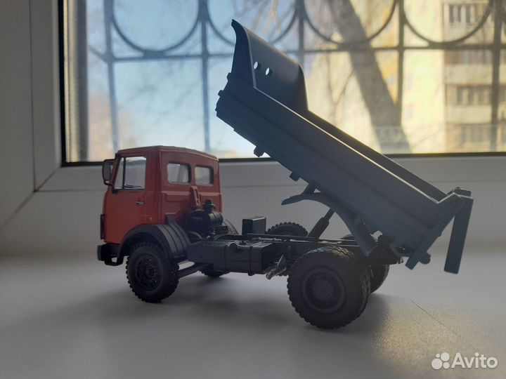 1/43 Маз 5551 самосвал