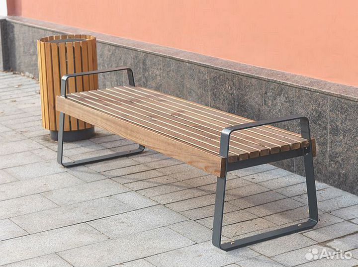 Деревянная скамейка