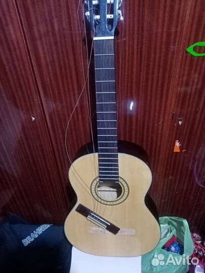 Акустическая гитара