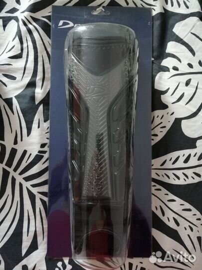 Щитки футбольные Demix с голеностопом (новые)