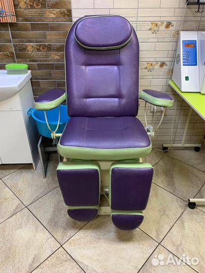 Педикюрное косметологическое кресло