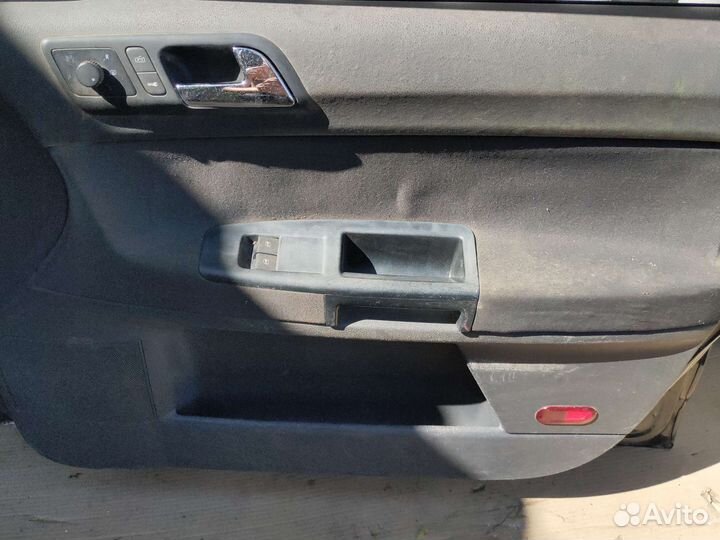 Дверь передния правая на Volkswagen Polo