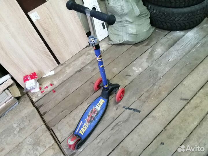 Самокат трехколесный со светящимися колесами