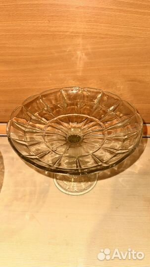 Фруктовницы на ножке