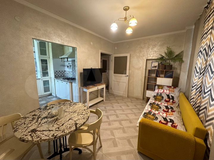 2-к. квартира, 65 м², 2/2 эт.