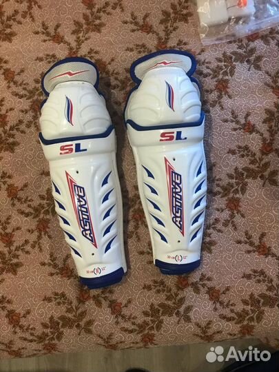 Щитки, нагрудник, налокотники,краги хоккейные