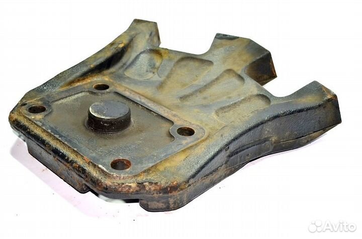 Кронштейн реактивной тяги ведущего моста, сторона