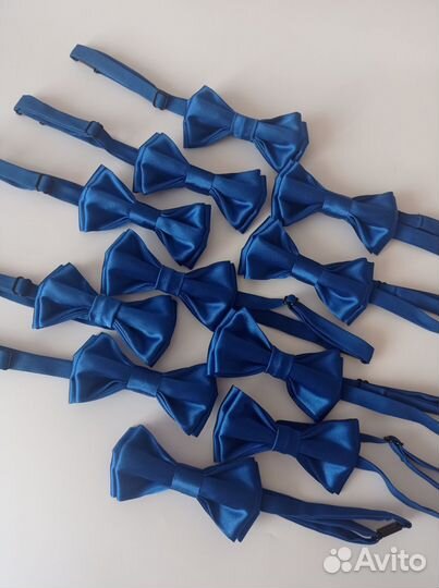 Галстук-бабочка, бутоньерка на руку, пояс