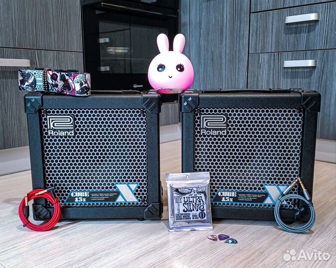 Roland Cube 15X + Ремень, Струны (Комбоусилитель)