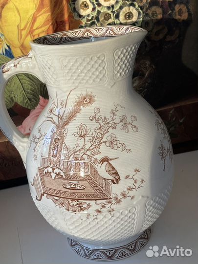 Антикварный кувшин