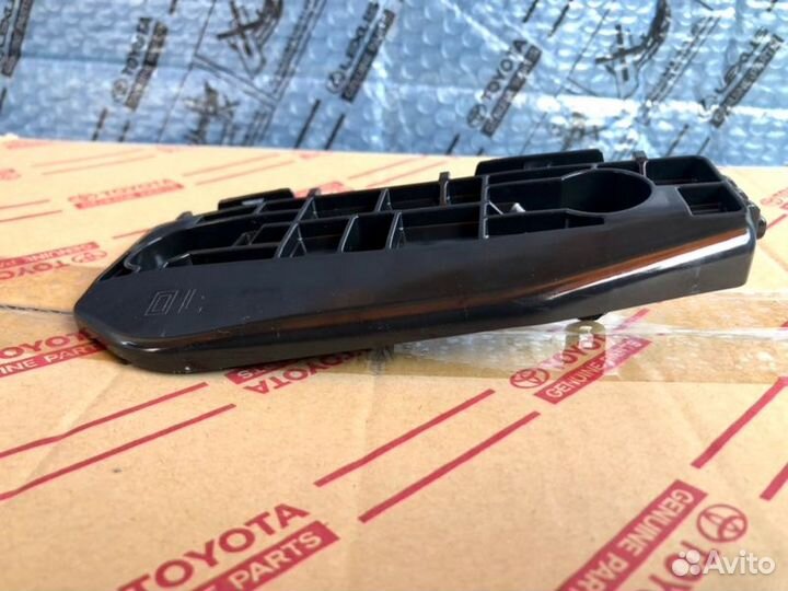 Кронштейн бампера передний левый Toyota Lc 200