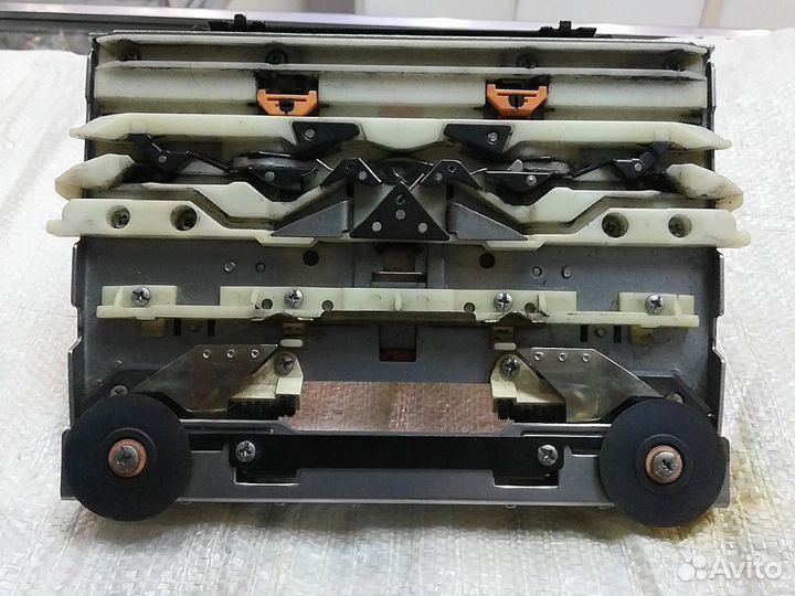 Продаю декеровачную каретку от вязальной машины