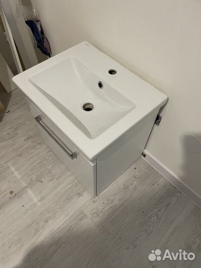 Раковина с тумбой