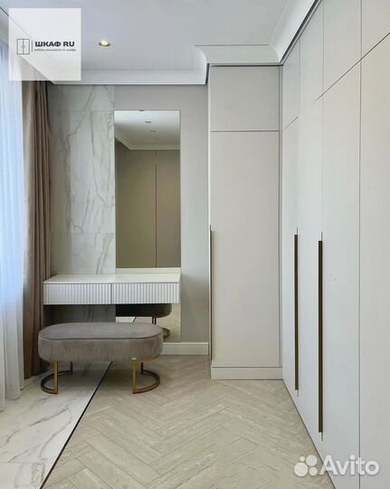 Распашной шкаф