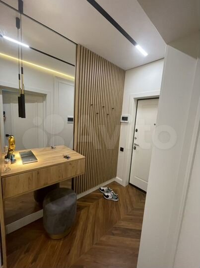 2-к. квартира, 81 м², 6/9 эт.