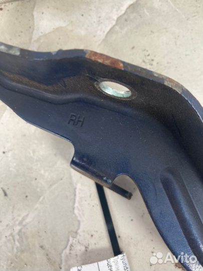 Петля капота передняя правая Hyundai Santa Fe CM