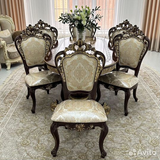 Стол и стулья в гостиную. В наличии