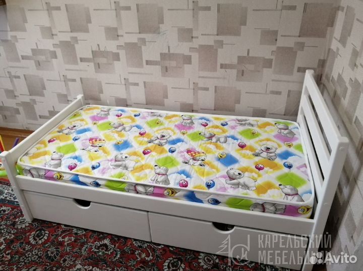Кровать детская из массива