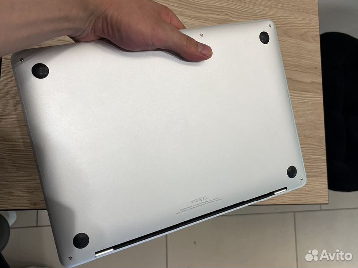 Apple MacBook Pro 13 2019 touchbar 256гб