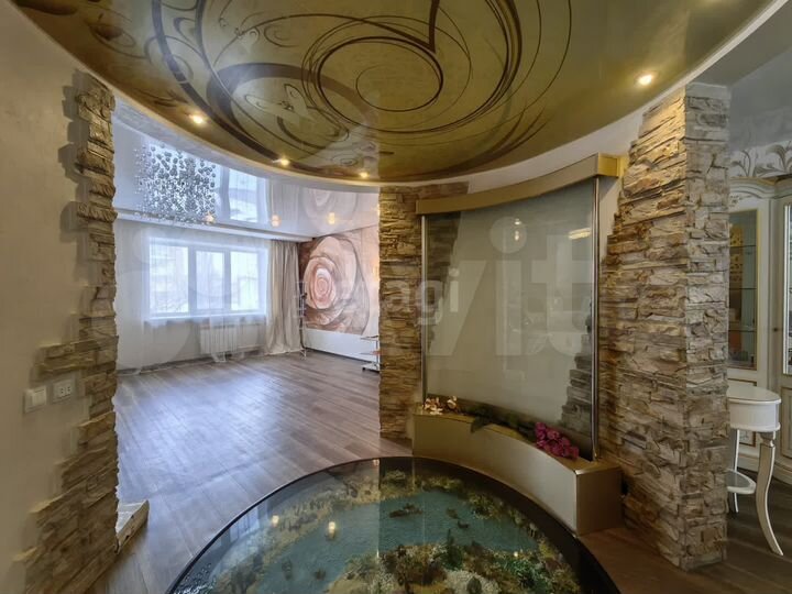 3-к. квартира, 132,3 м², 1/5 эт.