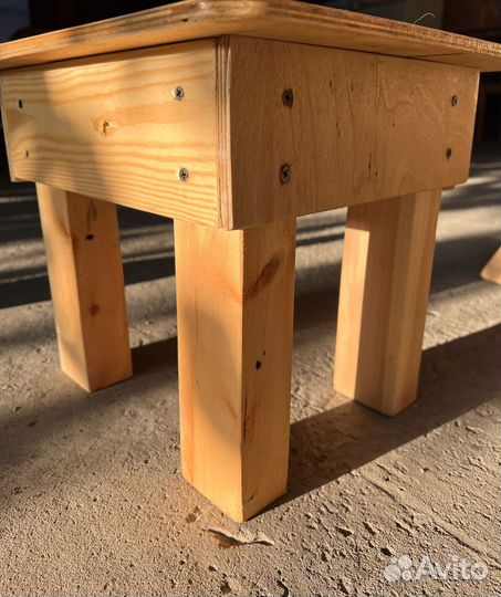 Табурет деревянный