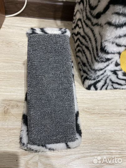 Кошачий домик с когтеточкой