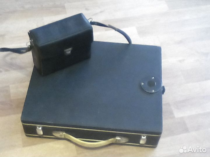 Продаю фотоувеличитель и фотовспышка