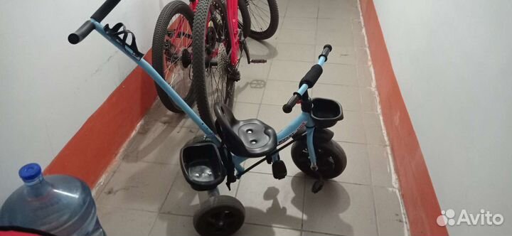 Трехколесный велосипед с родительской ручкой