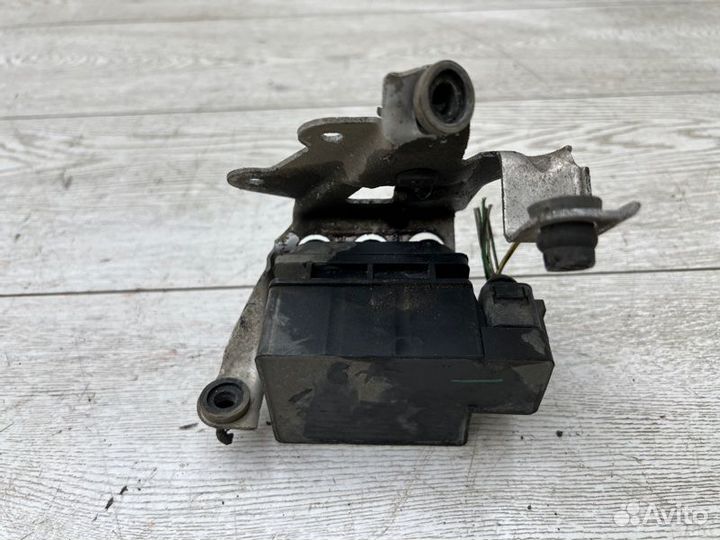 Блок клапанов пневмоподвески Porsche Cayenne 955