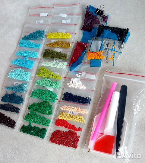 Стразы для алмазной мозаики (+ инструменты)