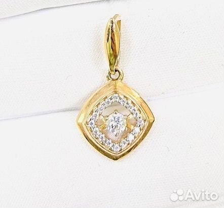 Золотая подвеска с камнем