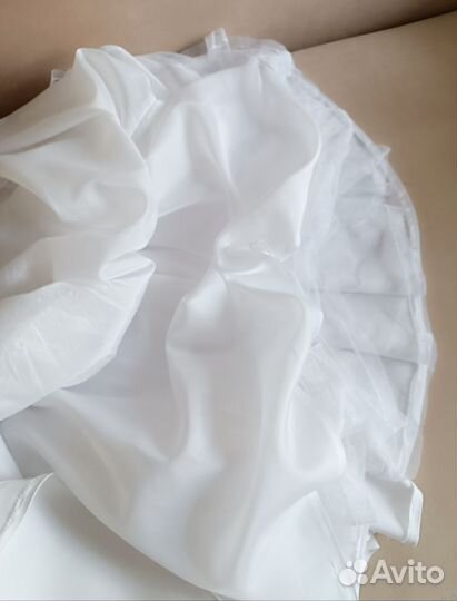 Свадебное платье с пышной юбкой