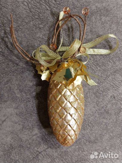 Новогодние игрушки шишка золотая, красная, декор