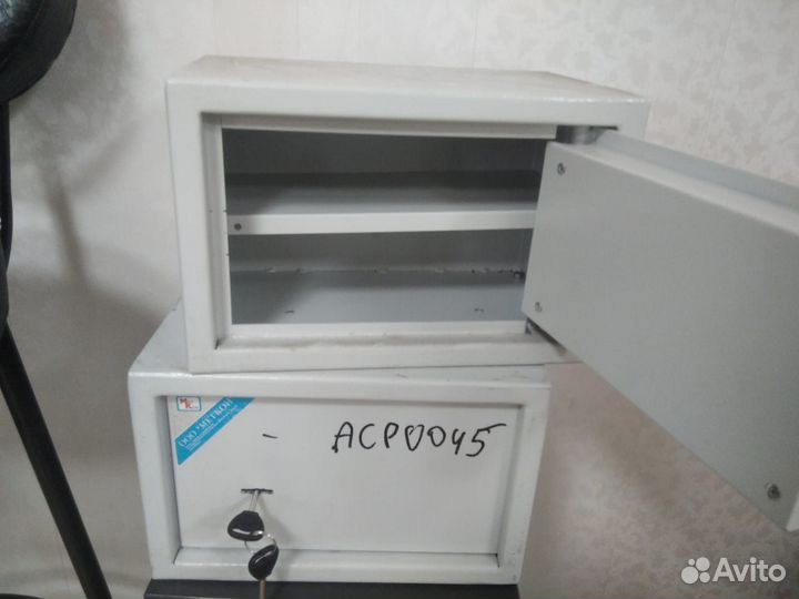 Сейф металлический