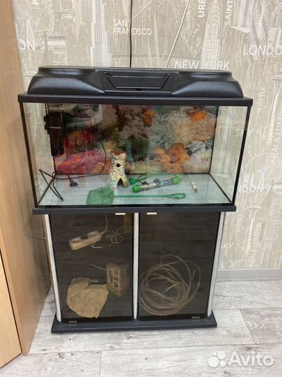 Аквариум и тумба под аквариум