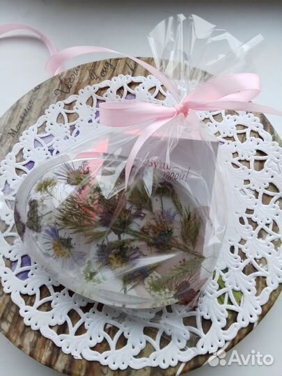 Мыльница из эпоксидной смолы и сухоцветов