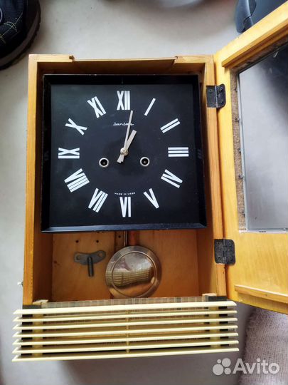 Антикварные часы Янтарь с боем (очз)