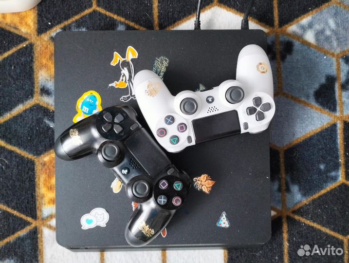 Продам игровую приставку PS4