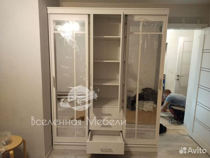 Шкаф купе с зеркалом