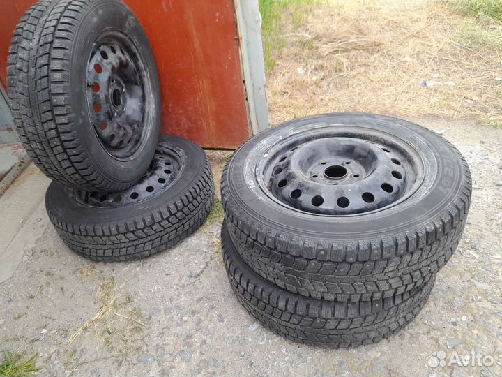 Dunlop SP Winter Ice 01 205/60 R16