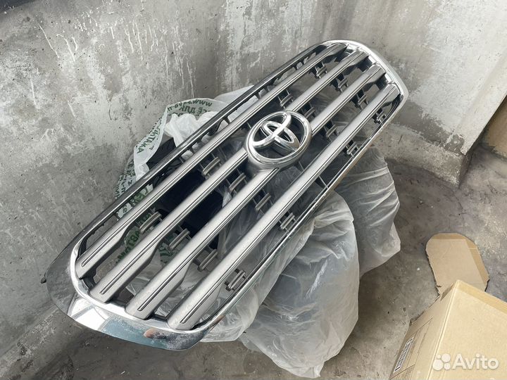 Решетка радиатора toyota land cruiser 200