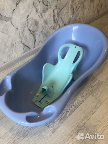 Ванночка для купания с горкой на присосках
