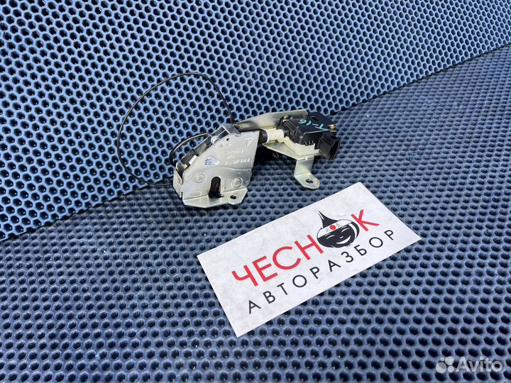 Замок стекла крышки двери багажника Touareg GP