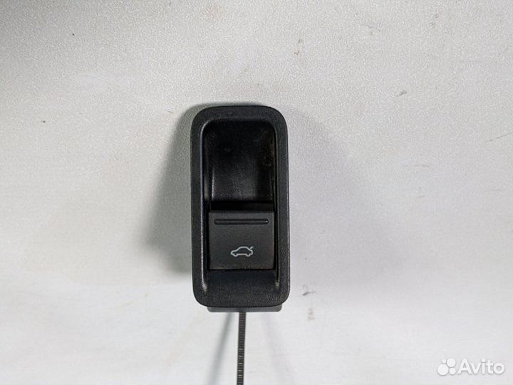 Кнопка открывания багажника Vw Polo CFN 2013