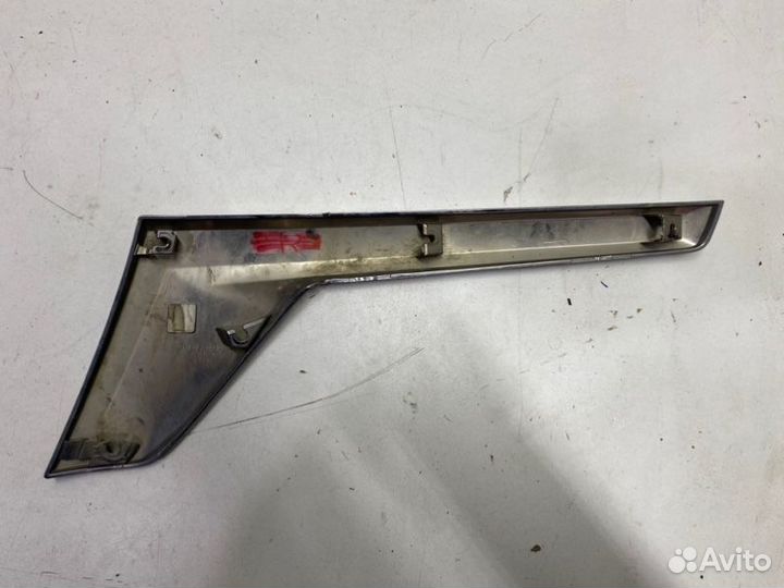 Молдинг фары передний правый Toyota Land Cruiser